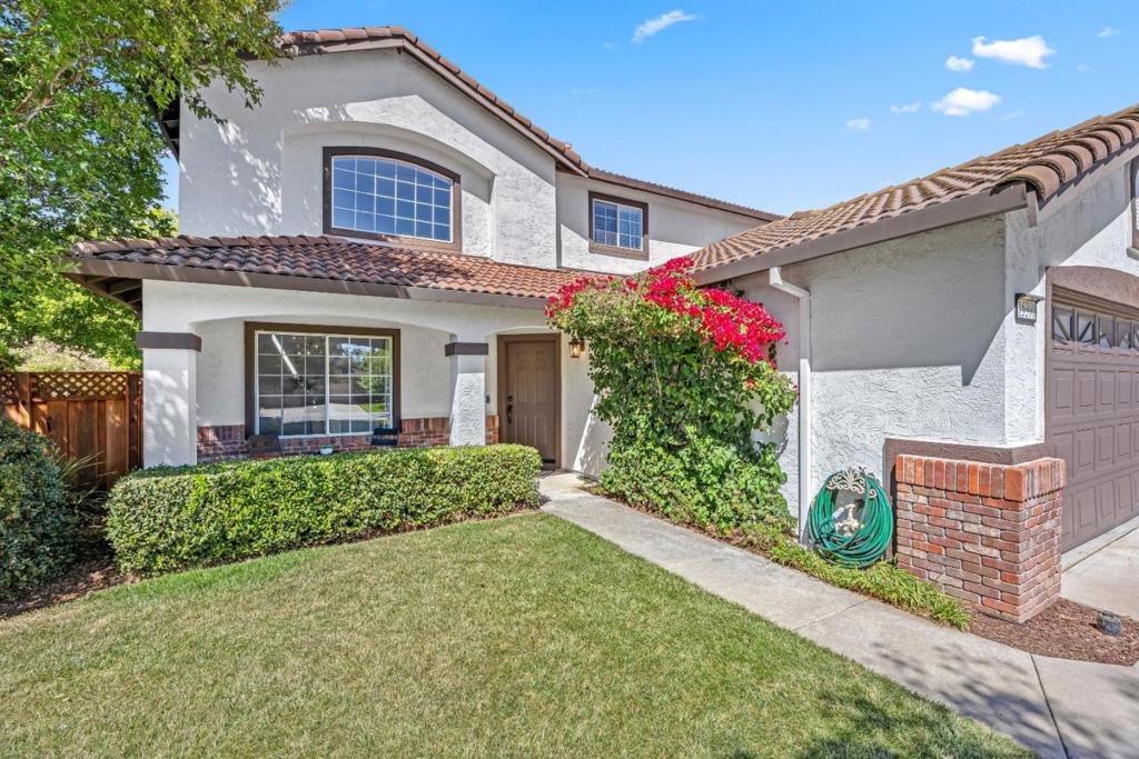 15390 La Arboleda Way Property Photo 2