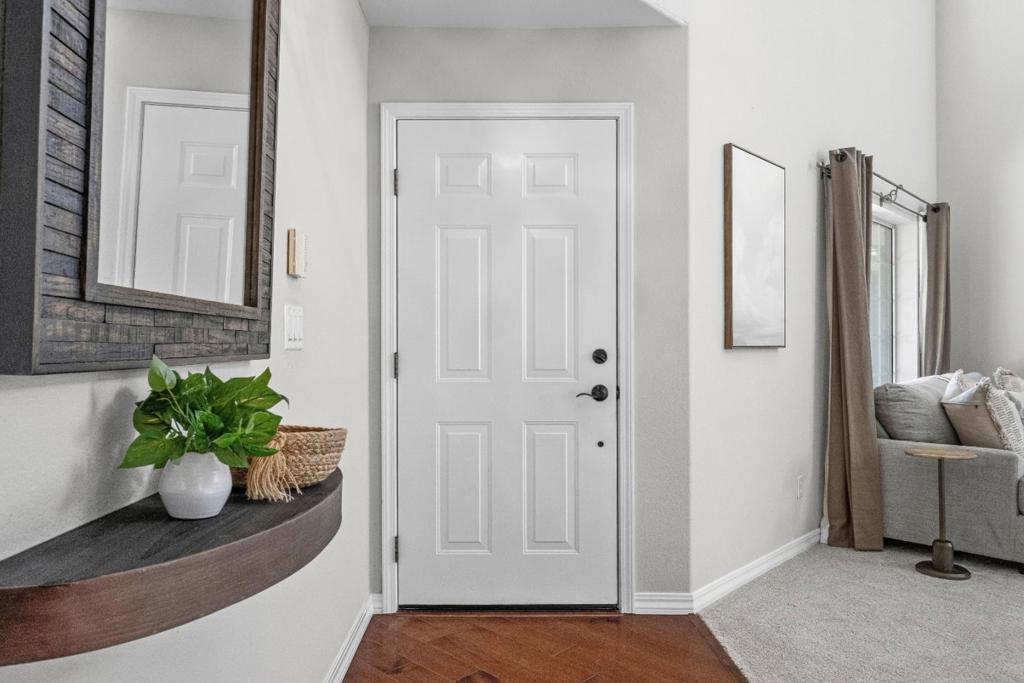 15390 La Arboleda Way Property Photo 3