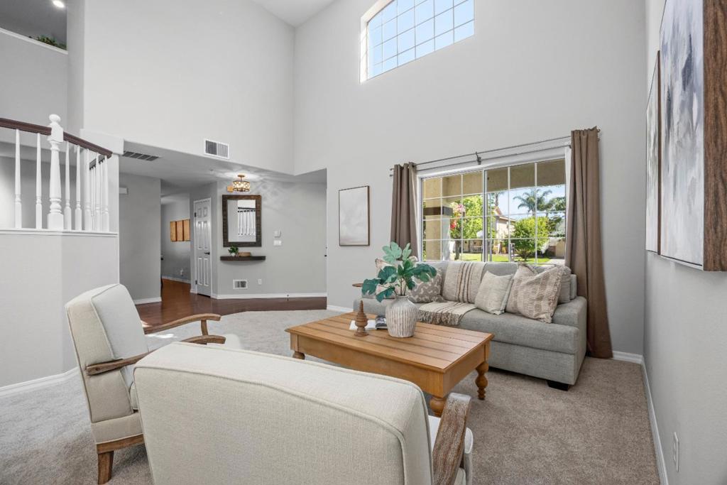 15390 La Arboleda Way Property Photo 4