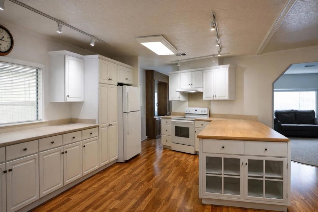 150 Kern Street 150 Property Photo 4