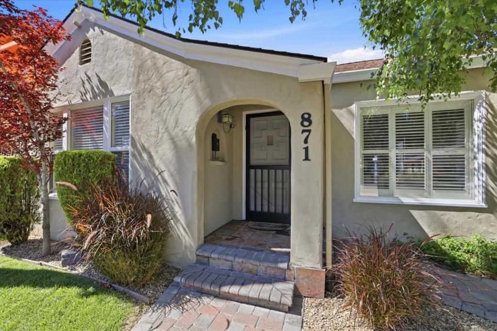 871 Paula Street Property Photo 3
