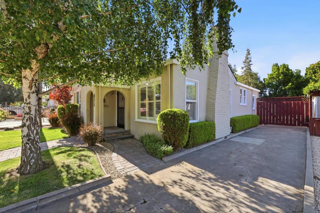 871 Paula Street Property Photo 4