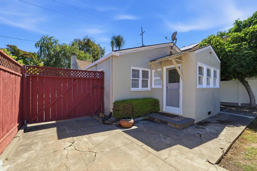 871 Paula Street Property Photo 8
