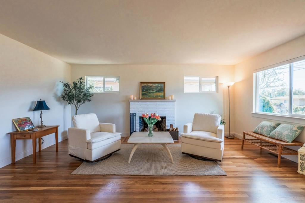 1072 Carson Street Property Photo 5