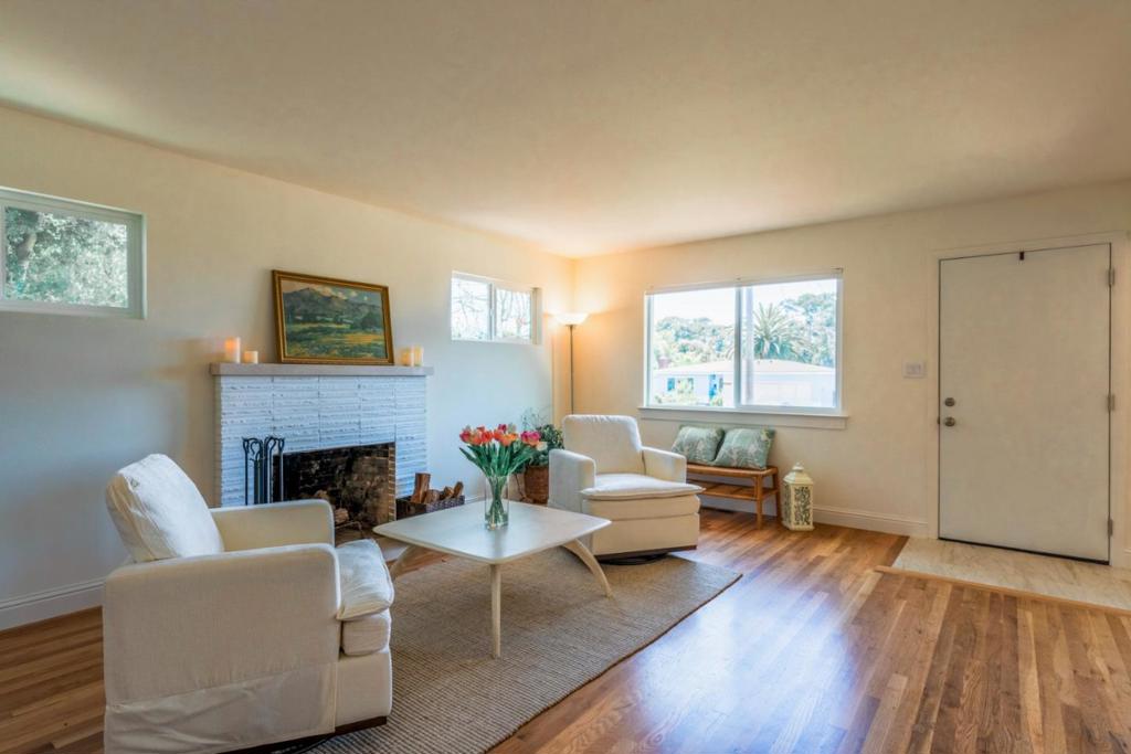 1072 Carson Street Property Photo 6
