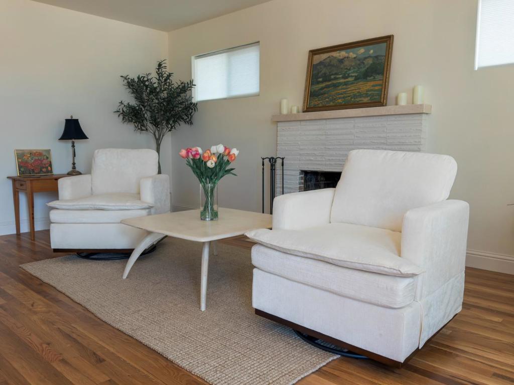 1072 Carson Street Property Photo 8