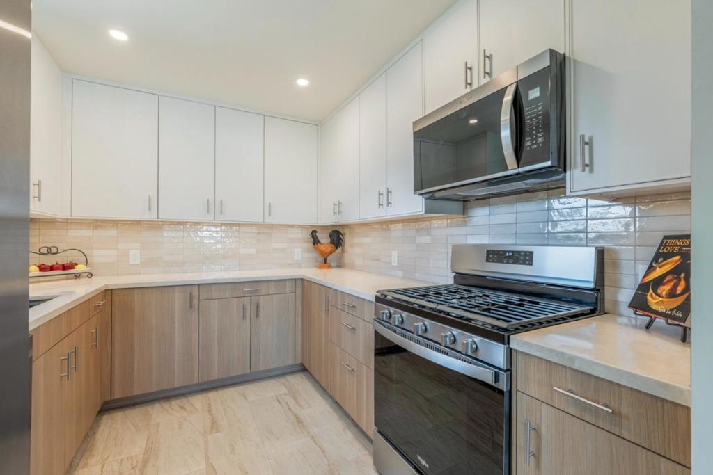 1072 Carson Street Property Photo 14