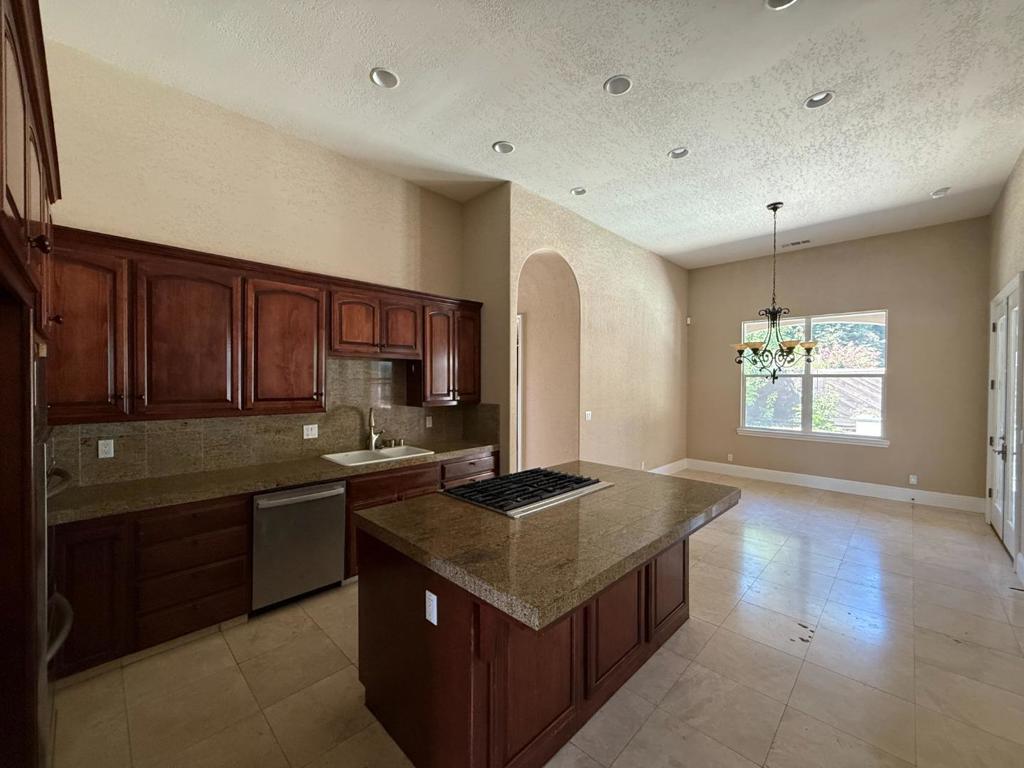 ML82050213 Property Photo 13