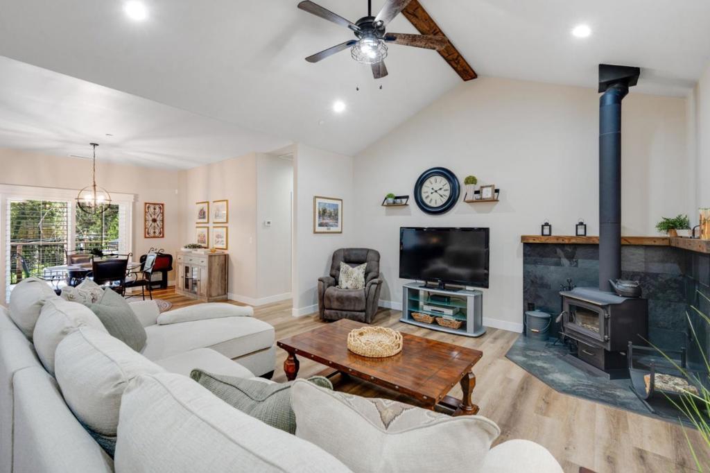 3884 Opal Trail Property Photo 12