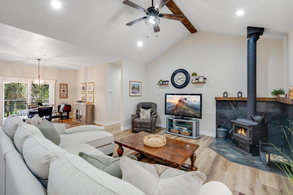 3884 Opal Trail Property Photo 13
