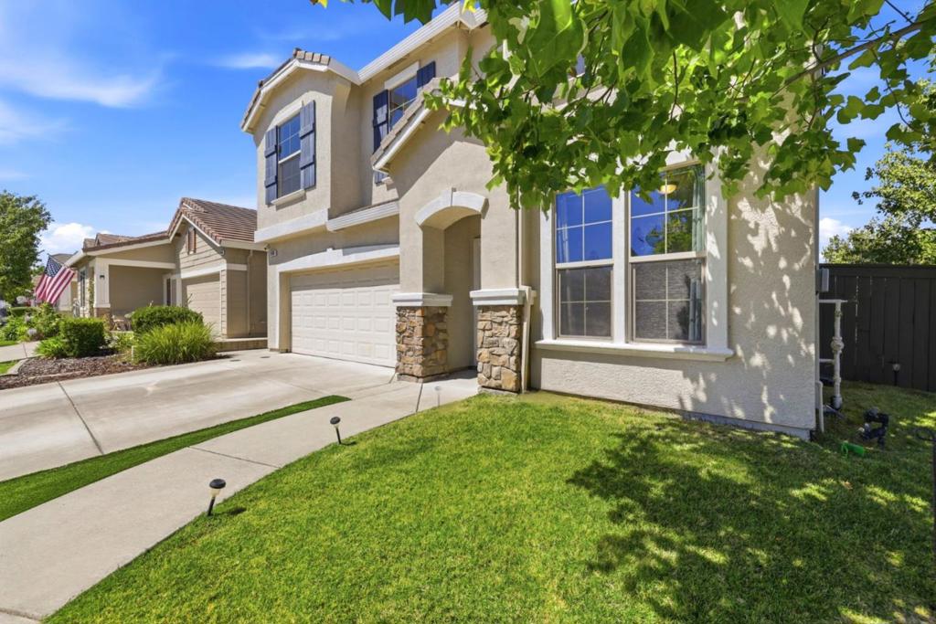 3560 Trentino Street Property Photo 6