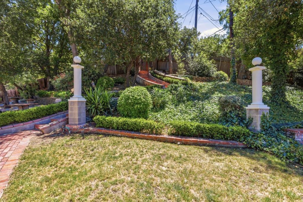 16219 Highland Drive Property Photo 18