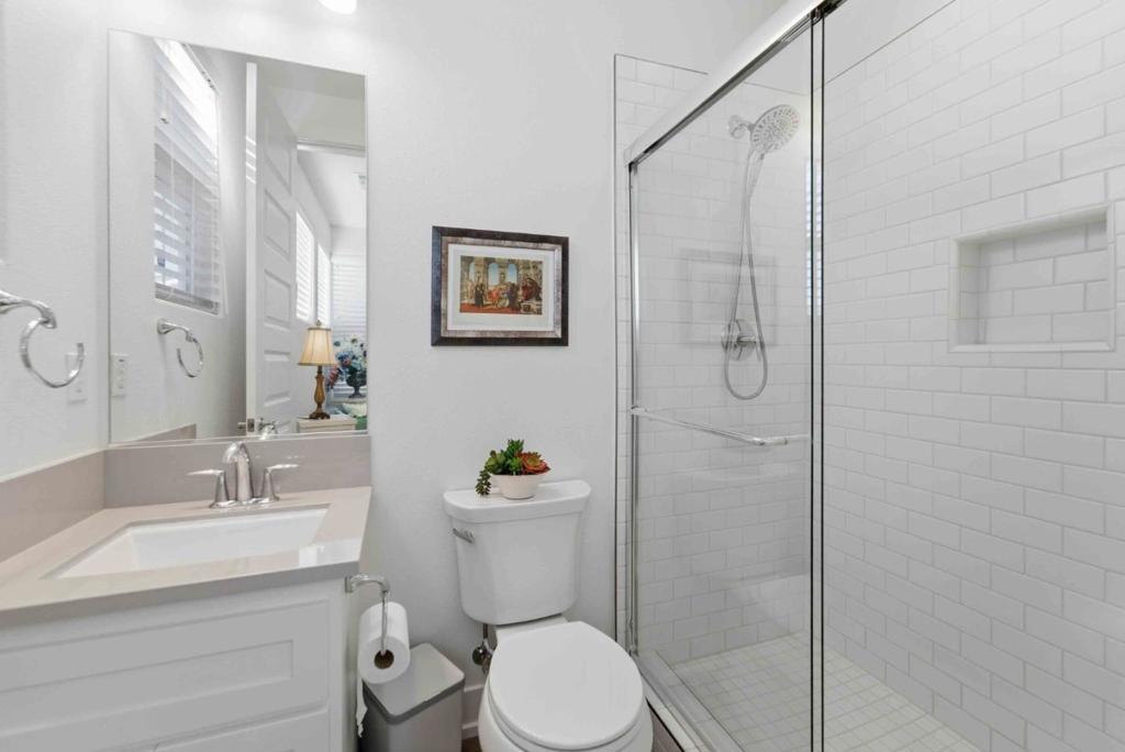 585 Los Castanos Drive Property Photo 23