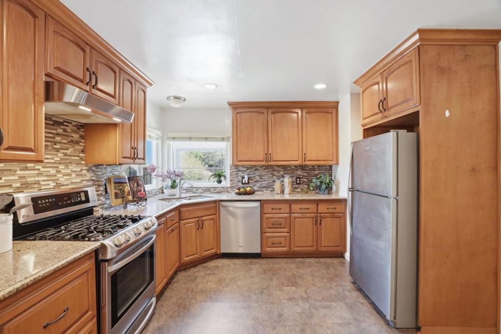 1895 Walnut Grove Avenue Property Photo 14