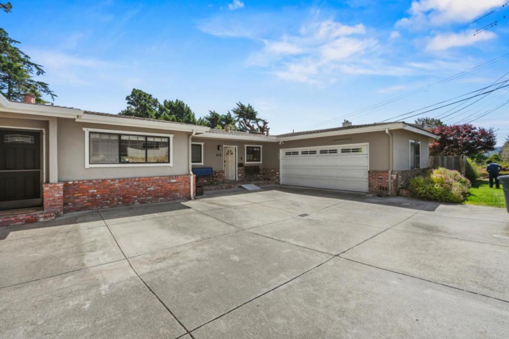 618 Mar Vista Drive Property Photo 2
