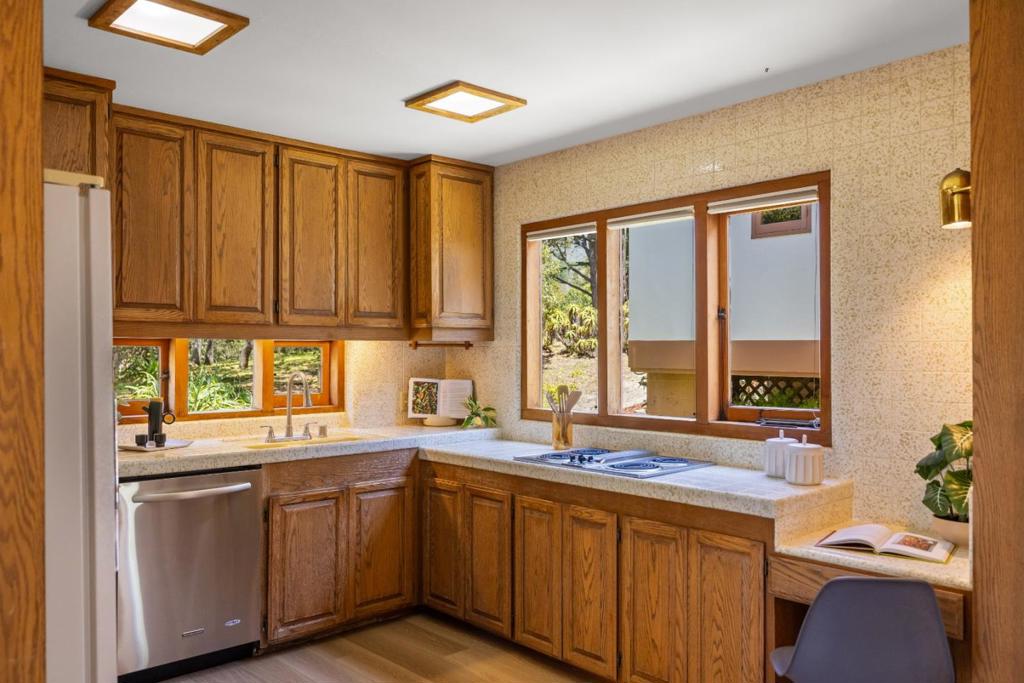 Corona Road Property Photo 12