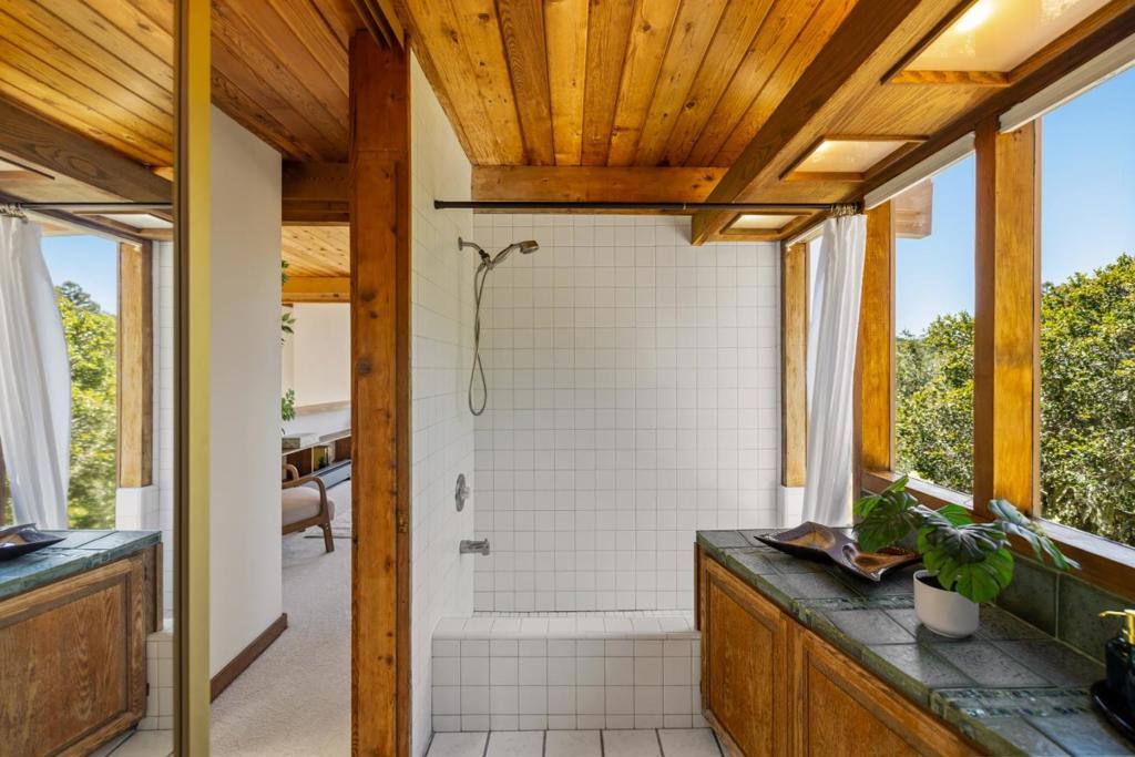 Corona Road Property Photo 22