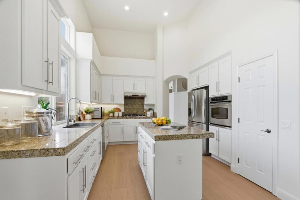 725 Portofino Place Property Photo 9