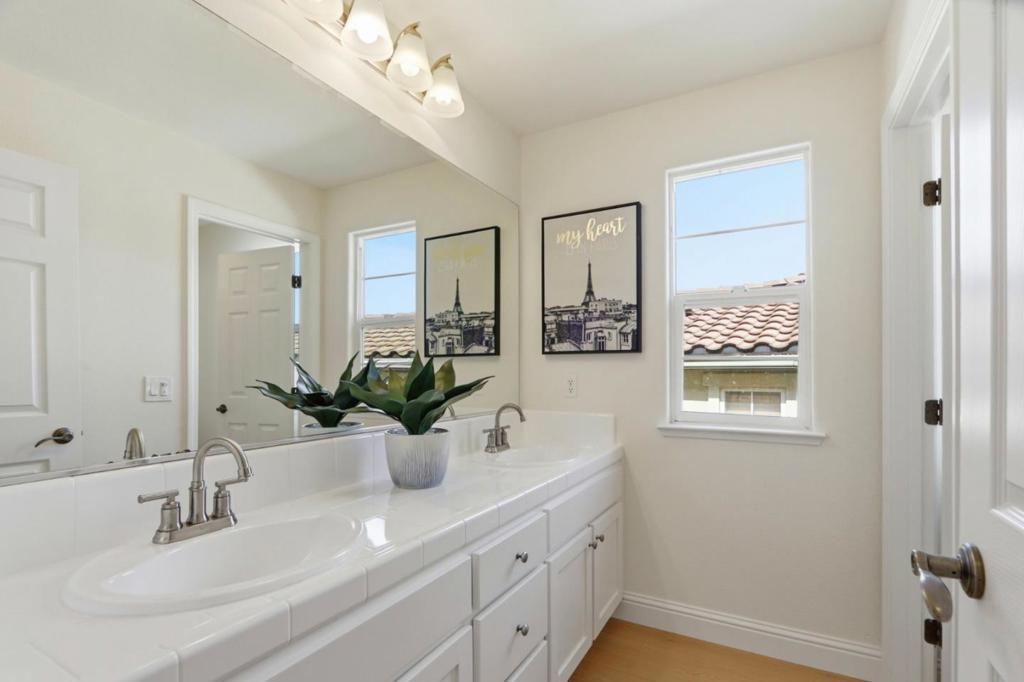 725 Portofino Place Property Photo 34
