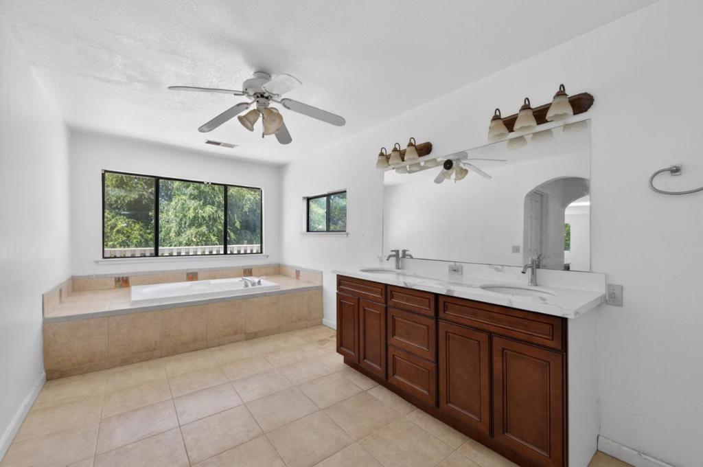 6922 N Del Rey Avenue Property Photo 33