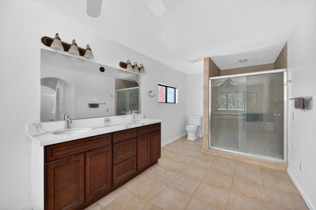 6922 N Del Rey Avenue Property Photo 34
