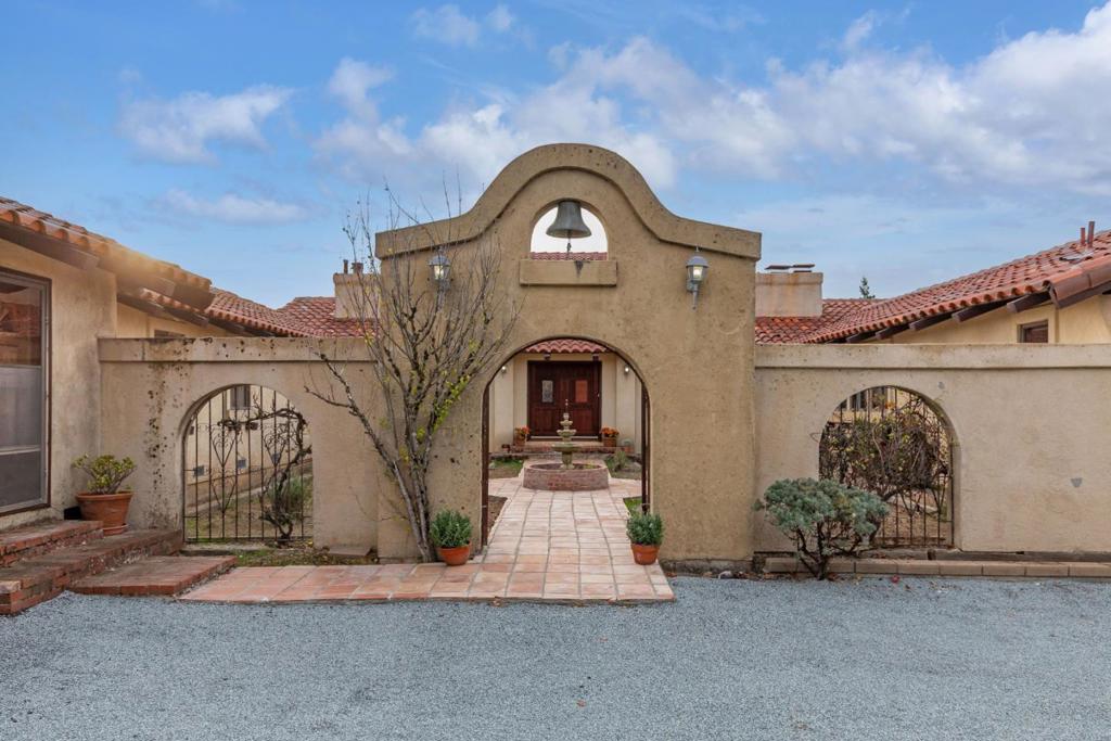 16420 Soda Springs Road Property Photo 3
