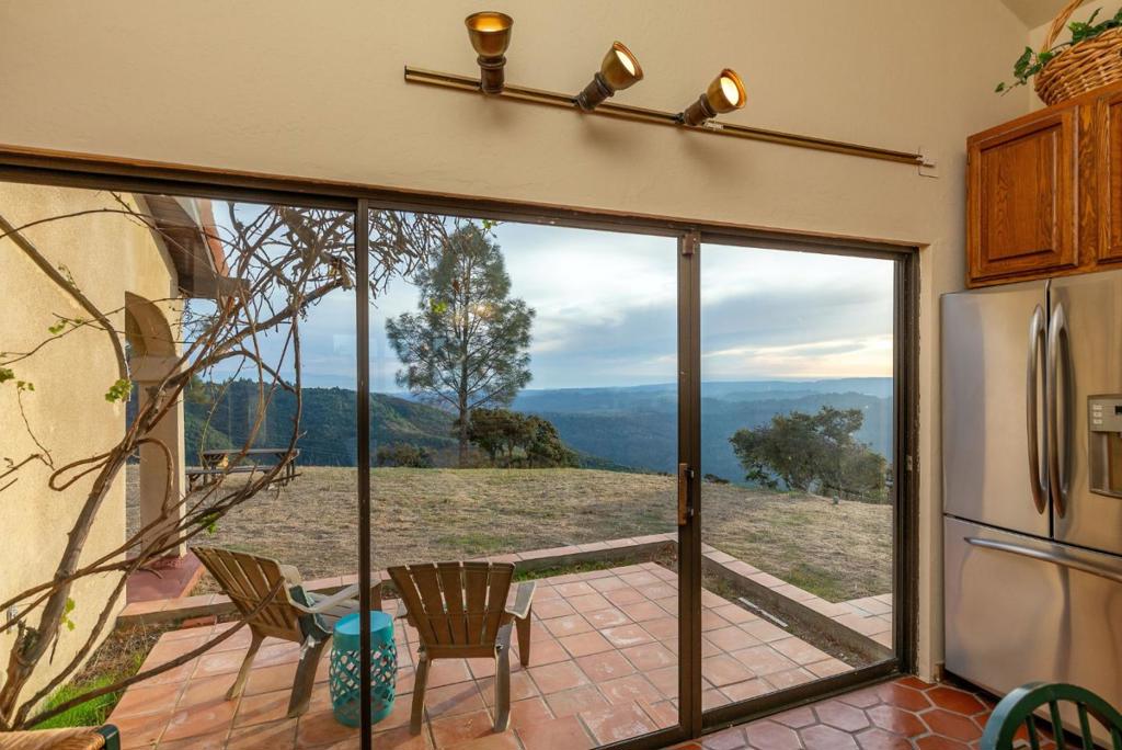 16420 Soda Springs Road Property Photo 11