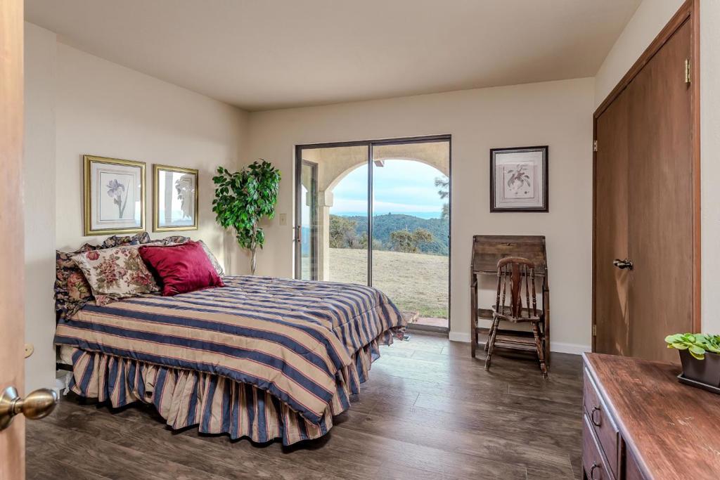 16420 Soda Springs Road Property Photo 21
