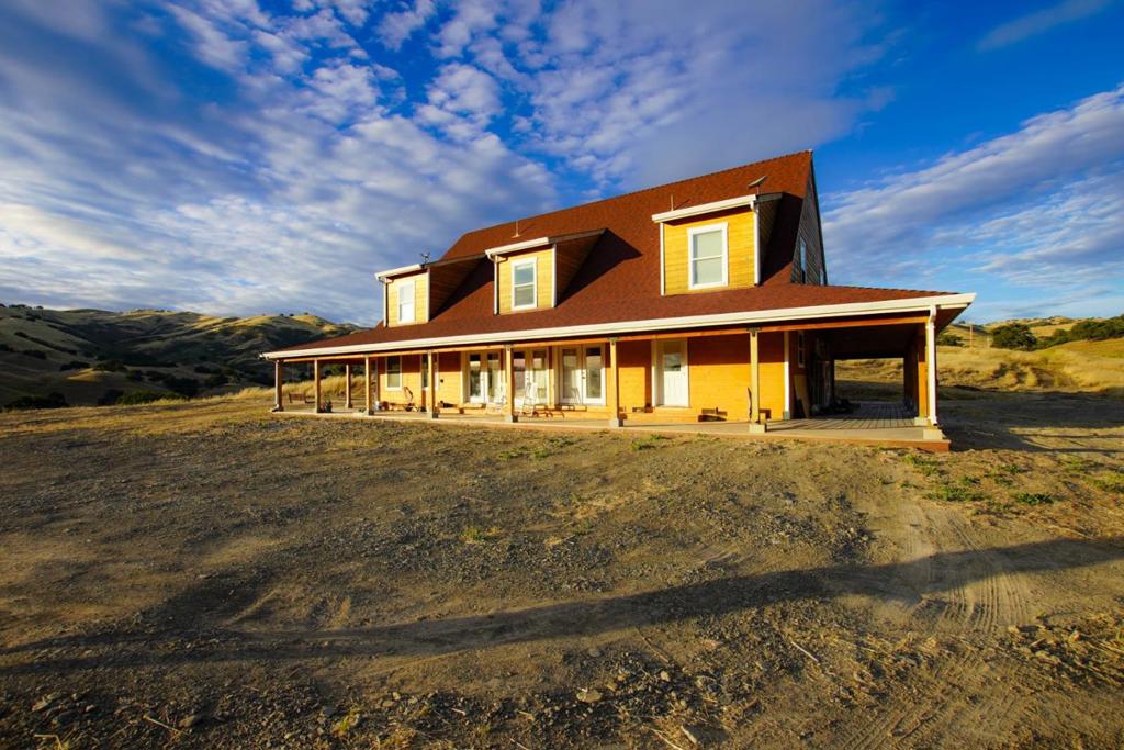 20391 Panoche Road Property Photo 1