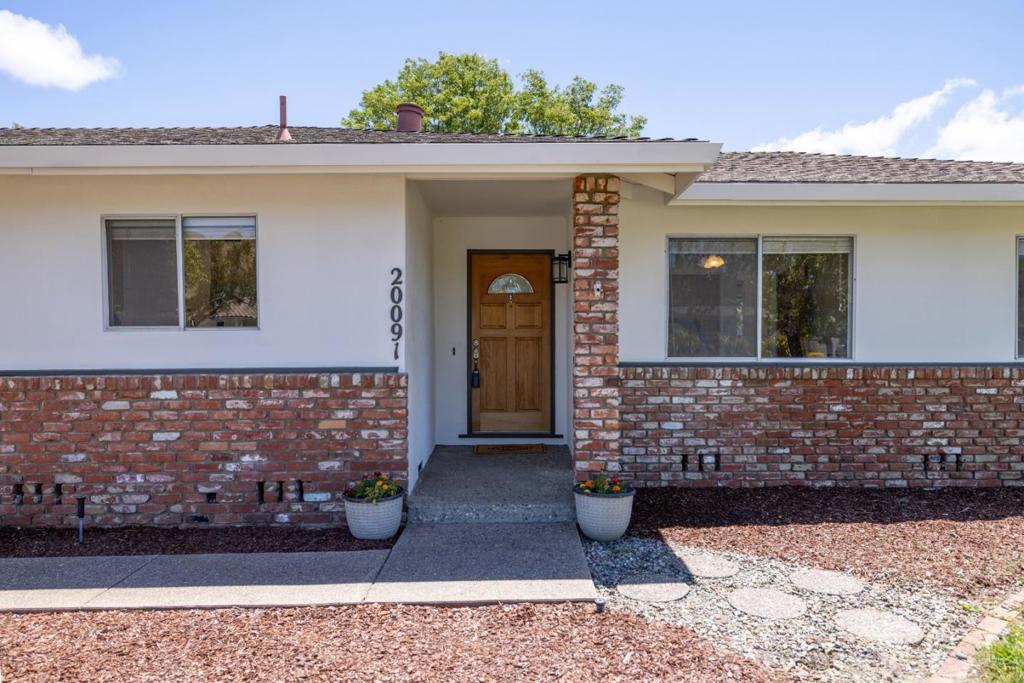 20091 Portola Drive Property Photo 4