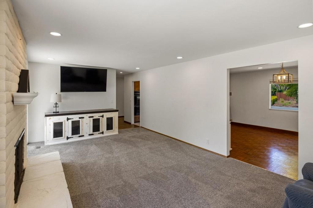 20091 Portola Drive Property Photo 7