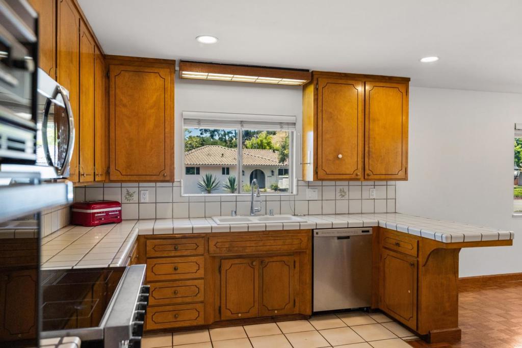20091 Portola Drive Property Photo 9