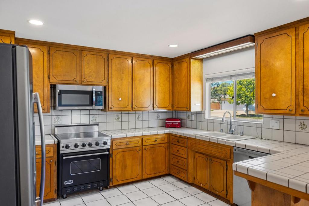 20091 Portola Drive Property Photo 10