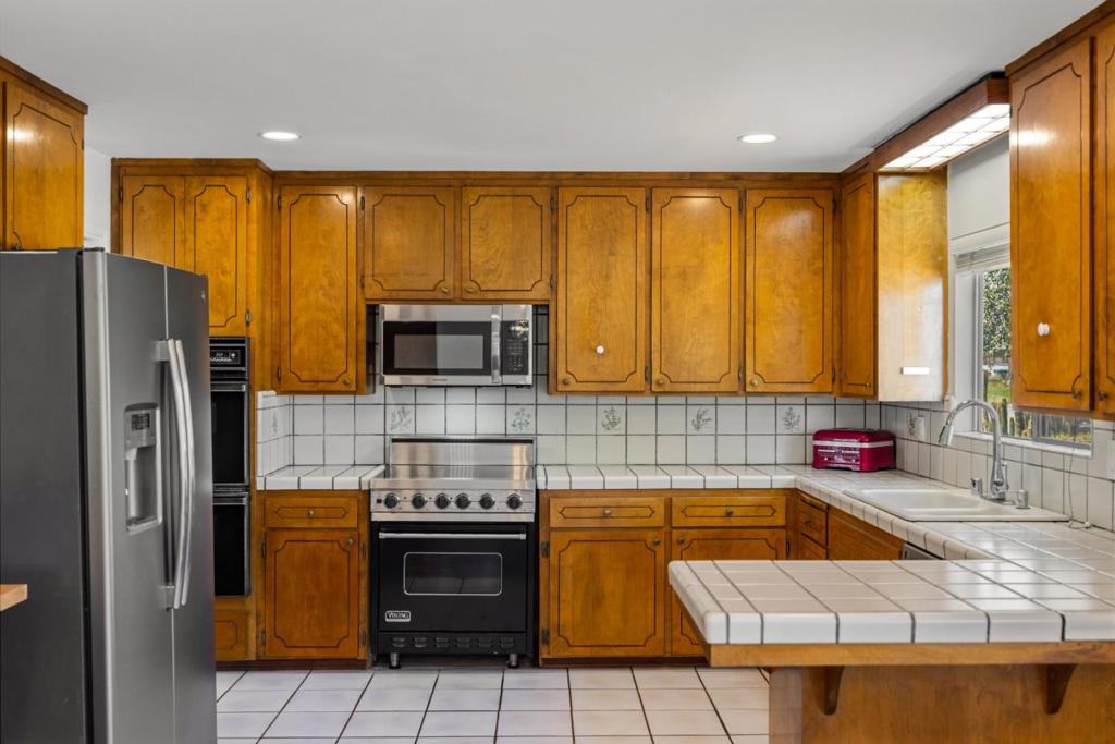 20091 Portola Drive Property Photo 11