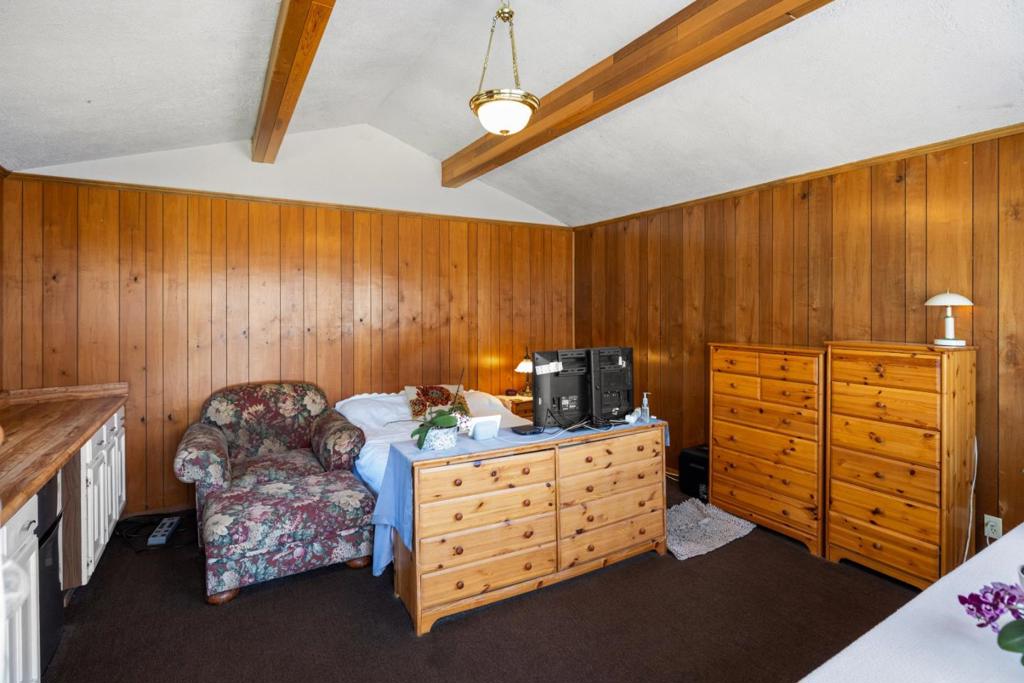 20091 Portola Drive Property Photo 41