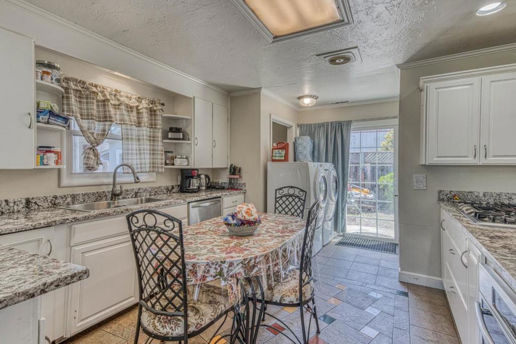 1212 Waring Street Property Photo 5