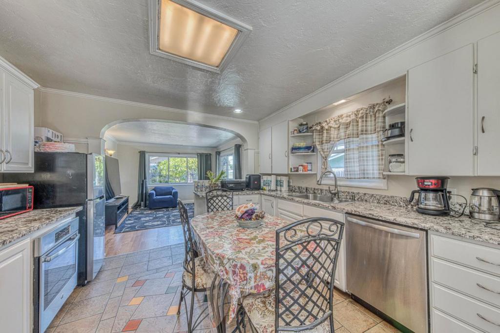 1212 Waring Street Property Photo 7