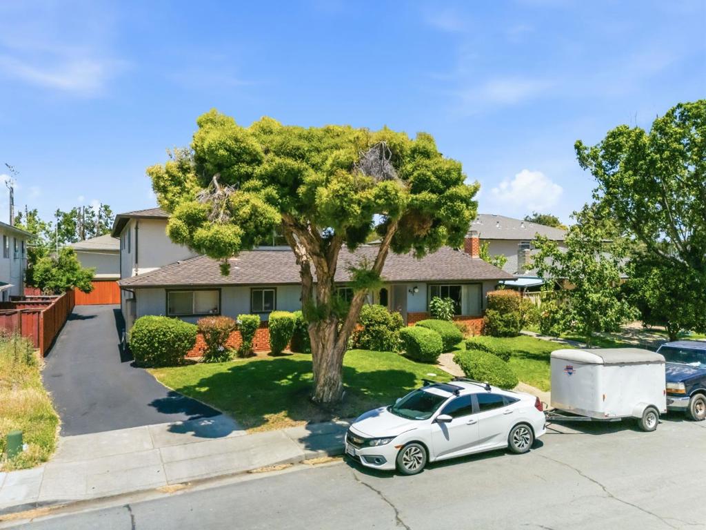 651 Belladonna Court Property Photo 1