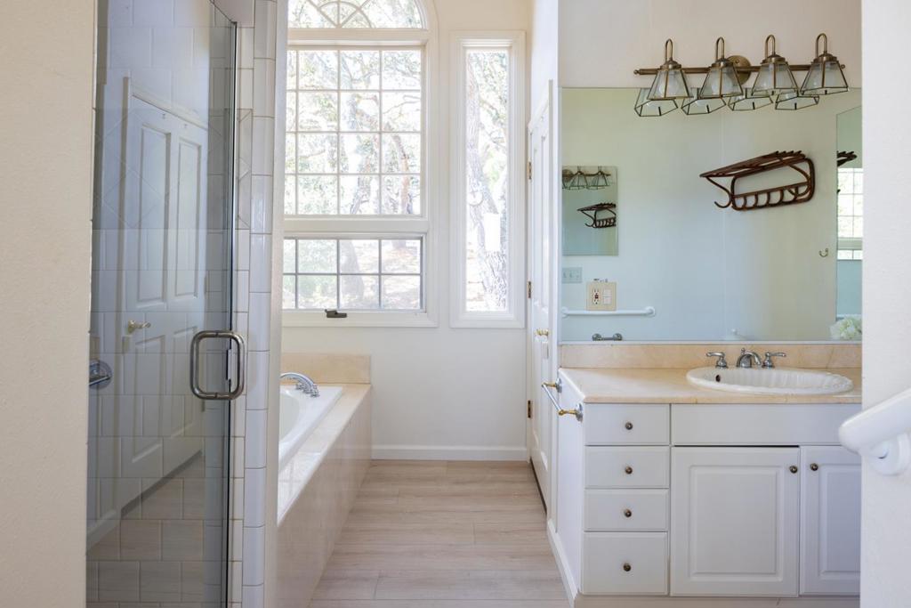 11827 Saddle Road Property Photo 21
