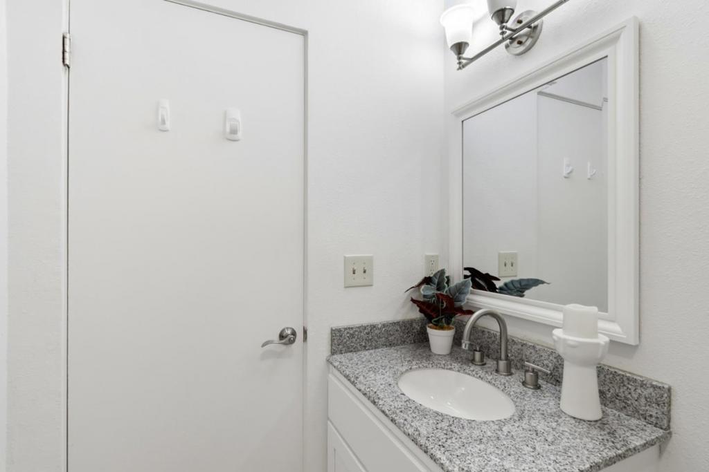1033 Crestview Drive 110 Property Photo 34