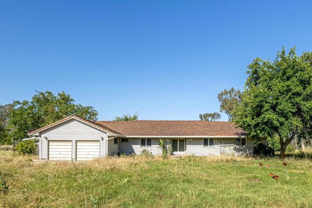 3205 Fifield Road Property Photo 1