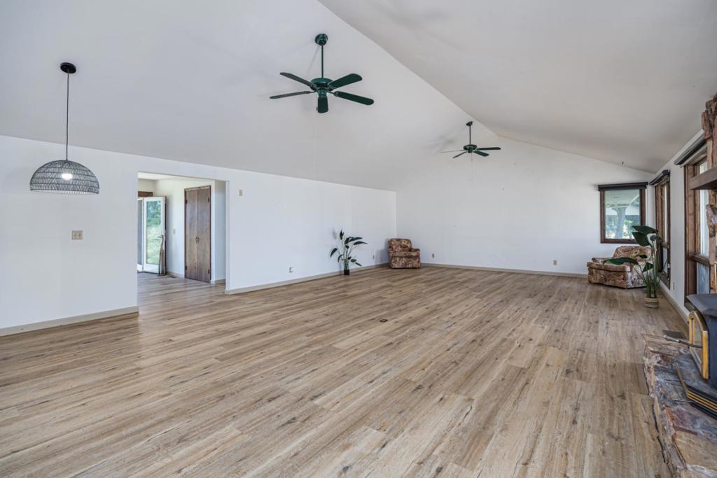 3205 Fifield Road Property Photo 5