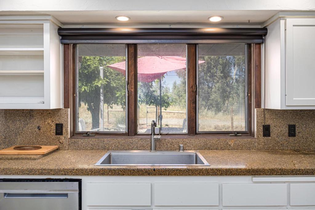 3205 Fifield Road Property Photo 6