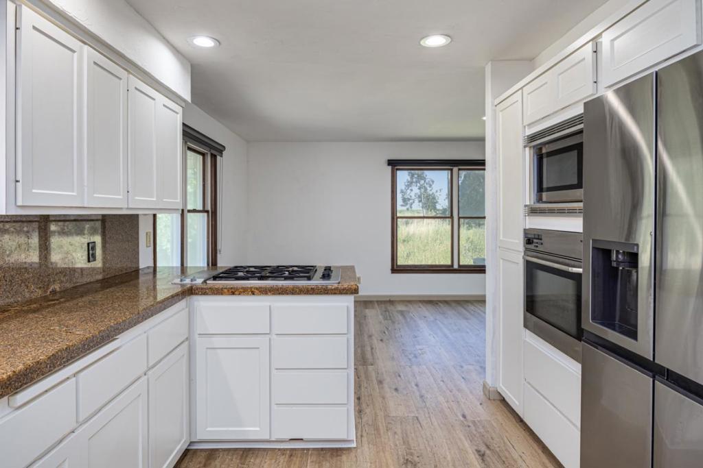 3205 Fifield Road Property Photo 8