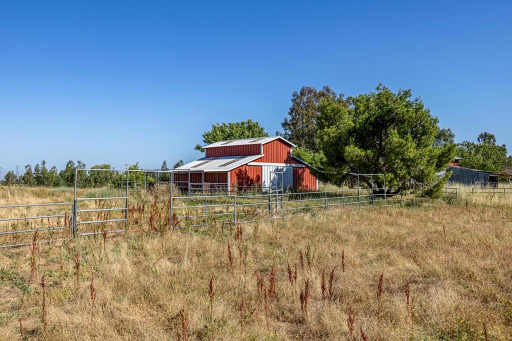 3205 Fifield Road Property Photo 22