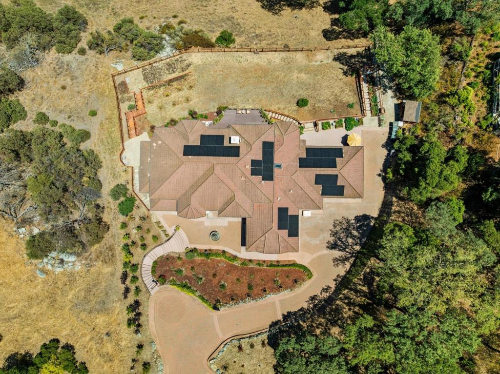 18600 Castle Ridge Drive Property Photo 2