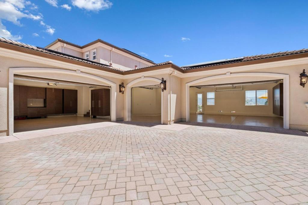 18600 Castle Ridge Drive Property Photo 10
