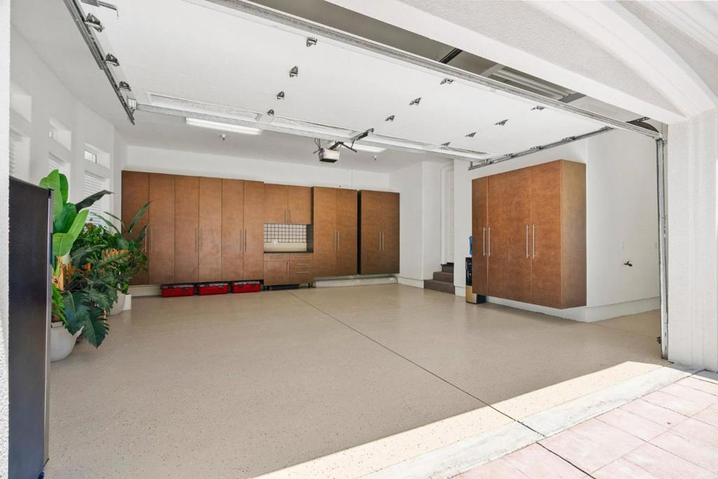18600 Castle Ridge Drive Property Photo 12