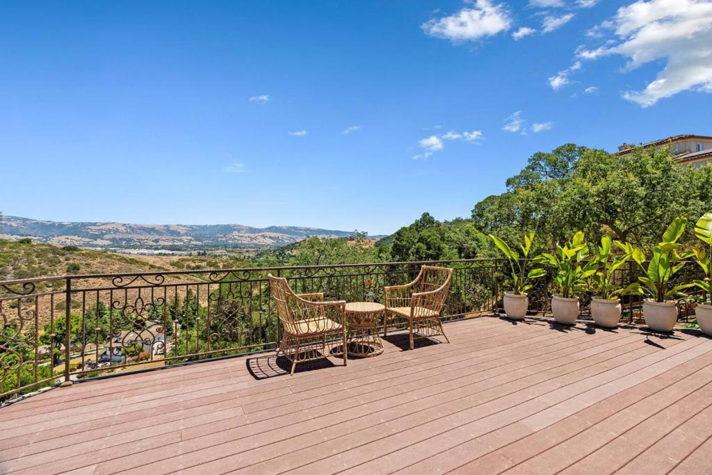 18600 Castle Ridge Drive Property Photo 14