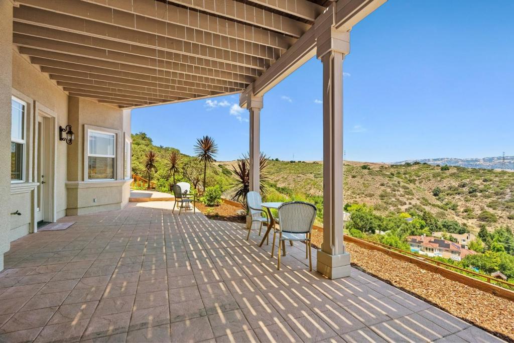 18600 Castle Ridge Drive Property Photo 19